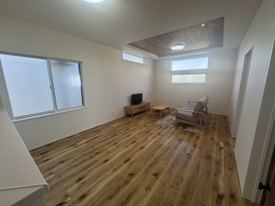 【居間・リビング】 | 宜野湾市大山（全2棟）ラスト2号棟 | 2号棟　LDK18帖♪キッチンはオシャレな折下げ天井♪