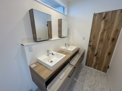 【独立洗面台】 | 宜野湾市大山（全2棟）ラスト2号棟 | 2号棟　収納もたっぷり♪憧れの2ボウル♪