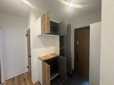 【玄関】 | 宜野湾市大山（全2棟）ラスト2号棟 | 2号棟　十分な収納付き玄関♪SIC付き♪