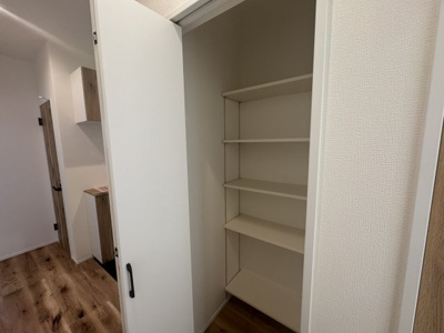 【収納】 | 宜野湾市大山（全2棟）ラスト2号棟 | 2号棟　ホール収納付き♪