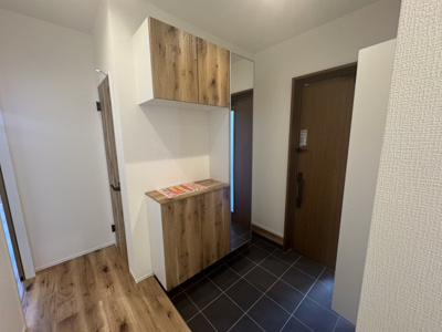 【玄関】 | 宜野湾市大山（全2棟）ラスト2号棟 | 2号棟　十分な収納付き玄関♪SIC付き♪