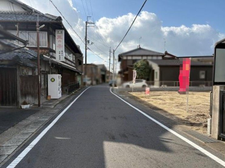 野洲市野洲　2号地　売土地（全２区画）の前面道路含む現地写真