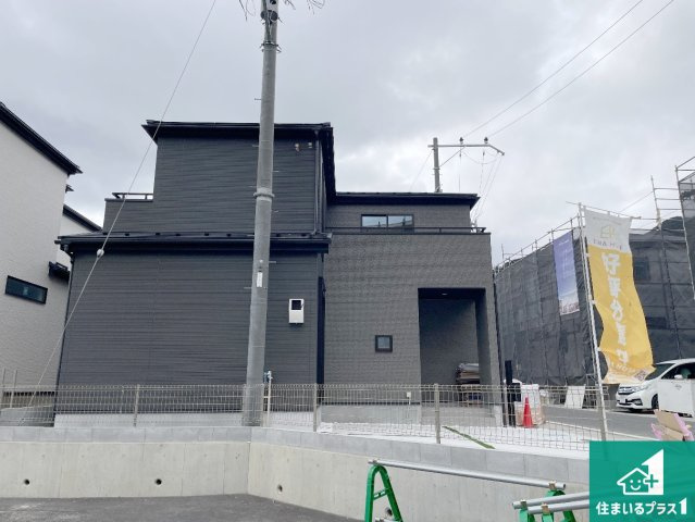 大津市坂本　新築一戸建ての外観|周辺は落ち着いた街並みの住宅地！子育てがしやすい住環境です！まだ未完成ですが、現地でしかわからない事もございます。是非一度ご覧ください。