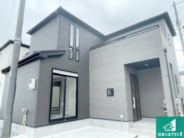 大津市坂本　新築一戸建ての外観|周辺は落ち着いた街並みの住宅地！子育てがしやすい住環境です！まだ未完成ですが、現地でしかわからない事もございます。是非一度ご覧ください。