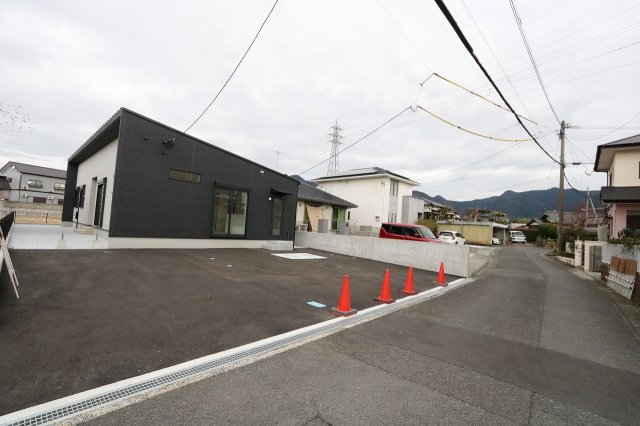 【前面道路含む現地写真】の画像