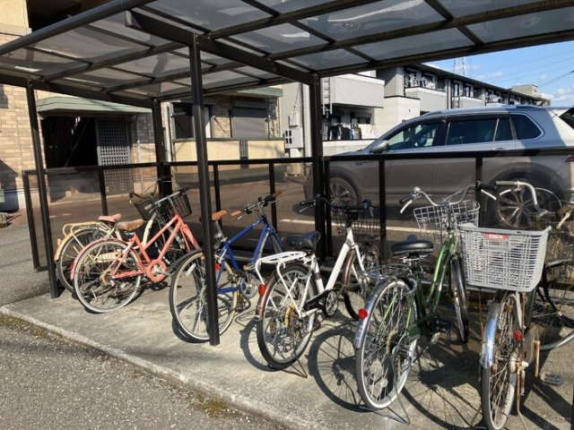 アムール E棟のその他共用部分|駐輪場