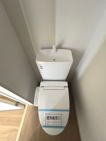 青梅市河辺町6丁目　新築戸建全1棟のトイレ|1階温水シャワートイレ