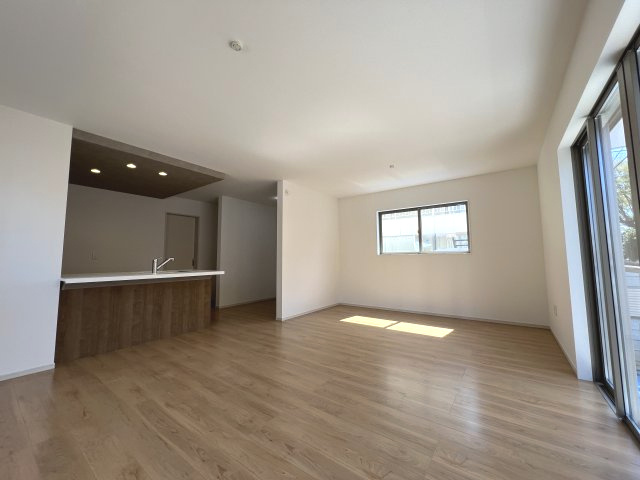 青梅市河辺町6丁目　新築戸建全1棟の居間・リビング|LDK広々20.5帖！！