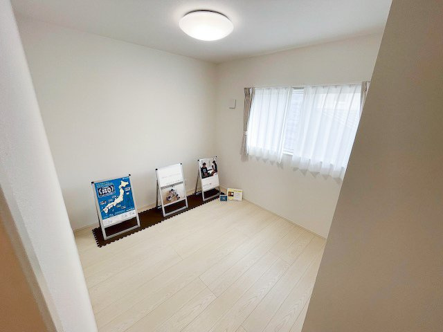 鈴鹿市中江島町の洋室
