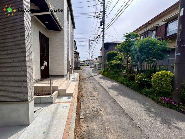 上尾市谷津第2　新築戸建　ハートフルAの前面道路含む現地写真