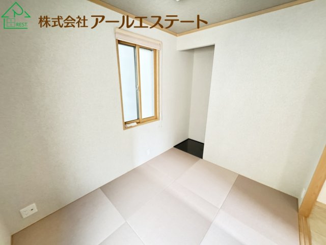 姫路市亀山1丁目　山陽電鉄「亀山駅」徒歩12分の和室