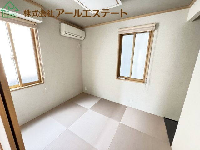 姫路市亀山1丁目　山陽電鉄「亀山駅」徒歩12分の和室