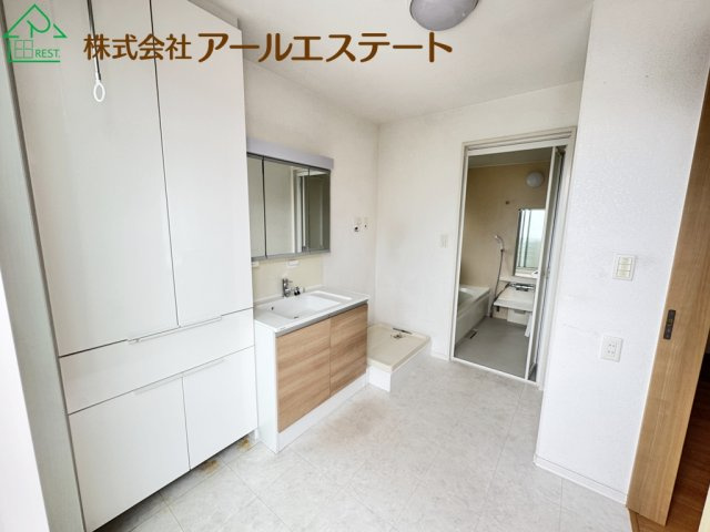 姫路市亀山1丁目　山陽電鉄「亀山駅」徒歩12分の独立洗面台