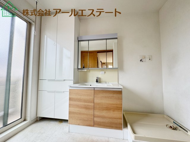 姫路市亀山1丁目　山陽電鉄「亀山駅」徒歩12分の独立洗面台