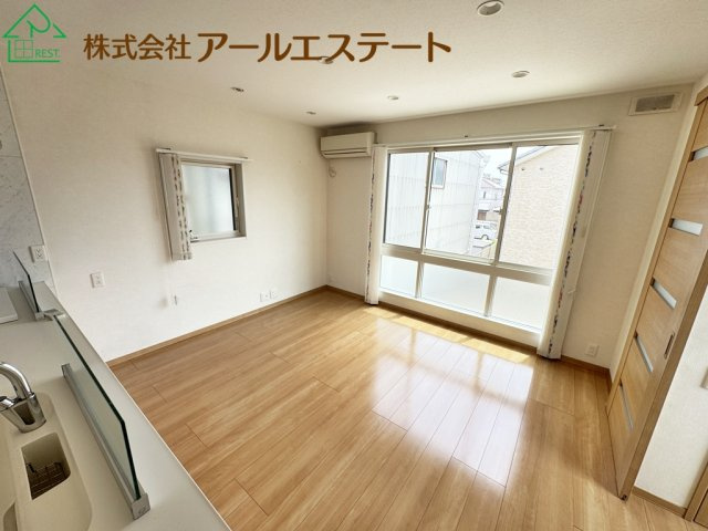 姫路市亀山1丁目　山陽電鉄「亀山駅」徒歩12分の居間・リビング