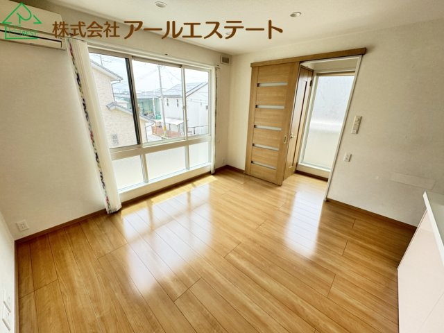 姫路市亀山1丁目　山陽電鉄「亀山駅」徒歩12分の居間・リビング