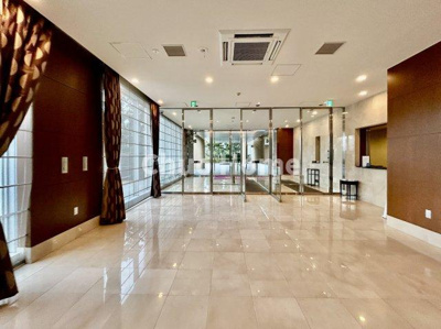 【エントランス】 | アーバンドックパークシティ豊洲タワーB | 【エントランス】マンションのエントランスは、その物件の印象を決める、顔とも言える場所です。毎日通る場所ですからきれいなのが一番です。