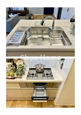 【キッチン】 | アーバンドックパークシティ豊洲タワーB | 【キッチン水栓】キッチン水栓はシャワーヘッドが伸びますのでシンクの隅々まで届きます。【三ツ口コンロ】奥様に好評な三ツ口コンロと魚焼きグリルです。