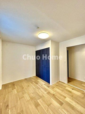 【寝室】 | アーバンドックパークシティ豊洲タワーB | 【寝室】心と体をゆったりと安らげる主寝室。寝室のゆとりが大きい分だけ、暮らしの安らぎは深まります。一日の疲れを癒すだけでなく、ご夫婦の親密な語らいを紡ぎ出します