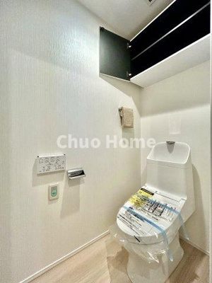 【トイレ】 | アーバンドックパークシティ豊洲タワーB | 【トイレ】 収納スペースをしっかりと確保した温水洗浄便座機能付きトイレ。温水洗浄便座は清潔にお使いいただくための大切なアイテムです。