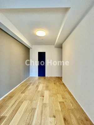 【洋室】 | アーバンドックパークシティ豊洲タワーB | 【洋室】快適に過ごす条件は、一人ひとり違います。だからこそ飾り過ぎないシンプルな内装と偏り過ぎないデザインで統一しております。居住していく中でオーナー様だけの【マイホーム】に創り上げて下さい