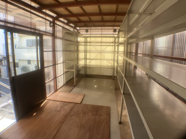 下大久保倉庫のロビー