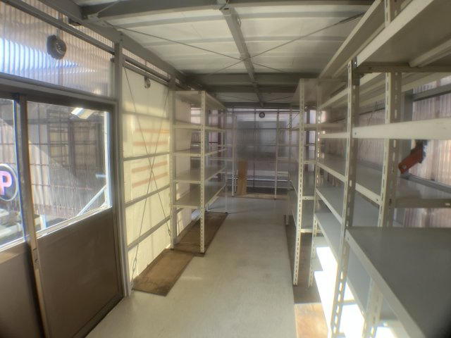 下大久保倉庫のロビー