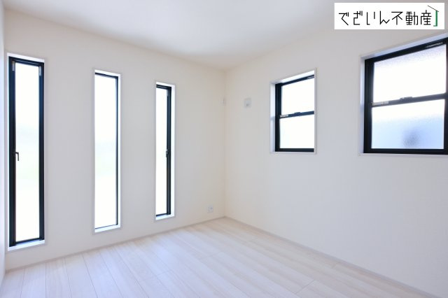【洋室】 | Livele Garden.S深谷市田中第3【平屋】新築住宅 | ≪1号棟≫センスが求められるプライベート空間だからこそ、自分の個性を飾るにふさわしい癒しと寛ぎの空間を演出します。
現地(2026年5月撮影)