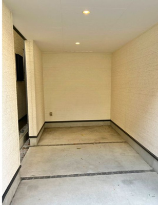 【駐車場】 | 雑司が谷戸建 | 駐車場があります