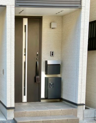 【エントランス】 | 雑司が谷戸建 | 清潔なエントランスです