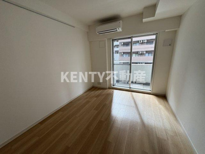 【居間・リビング】 | ドゥーエ蒲田 | こちらのリビングで趣味の時間をお楽しみください