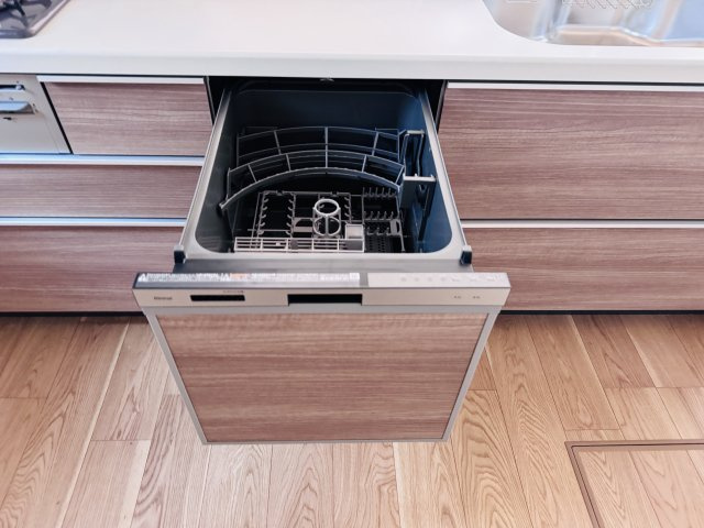 市川市菅野２丁目新築戸建【八幡小学校：10分】のキッチン|家事の手間をグッと省けるビルトイン食洗器