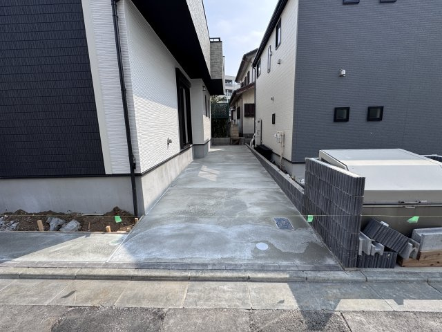 市川市菅野２丁目新築戸建【八幡小学校：10分】の駐車場|2-C号棟駐車スペース