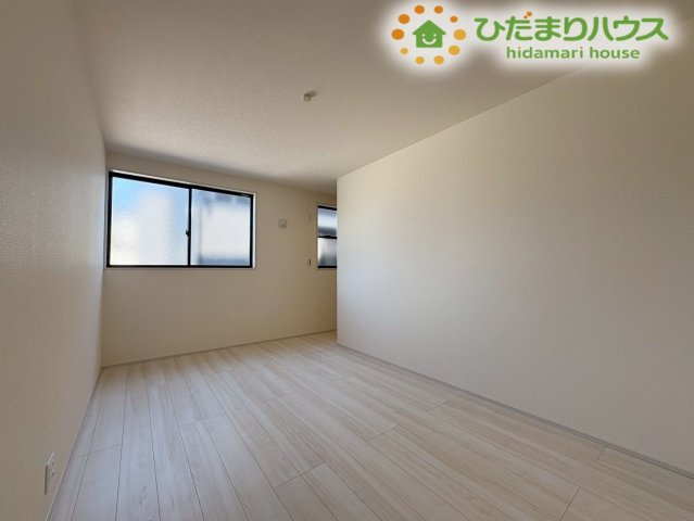 深谷市田中　第3　新築一戸建て　リーブルガーデン　02の寝室|7.5帖の広々主寝室です。大きなベットやドレッサーも置けるスペースがあります。静かな環境で、一日の疲れをゆっくり癒せる、安らぎの空間が作れます☆