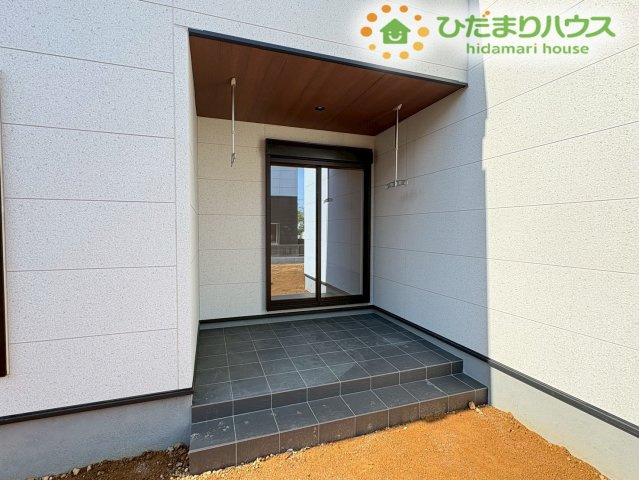 深谷市田中　第3　新築一戸建て　リーブルガーデン　02の設備|ゴミの一時置き場やアウトドア用品置き場に使えるインナーポーチです。屋根付きなので雨で濡れる心配もありません！お洗濯物も干すことができます★