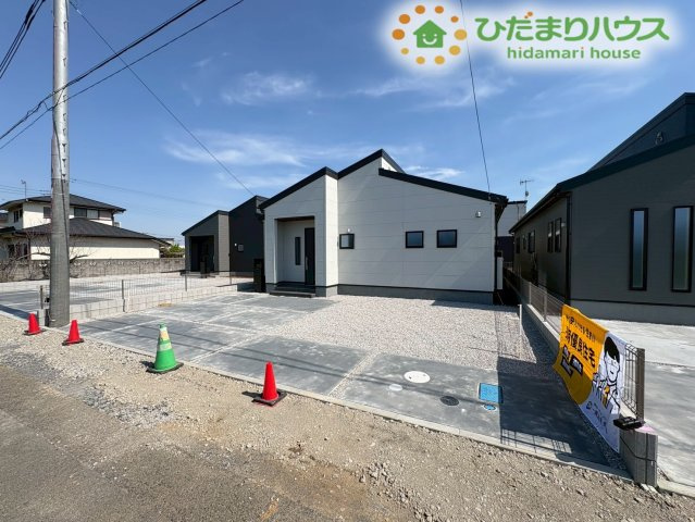 深谷市田中　第3　新築一戸建て　リーブルガーデン　02の外観|ワンフロアで生活が完結する平屋住宅です。階段の上り下りがない動線設計で、毎日の家事や掃除もスムーズにおこなえます◎子育て世代からシニア世代まで、長く快適に暮らせる住まいです。