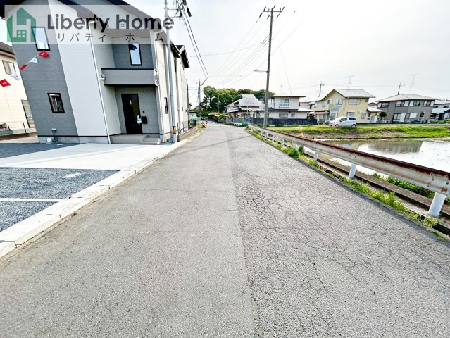 ひたちなか市高場6期　新築戸建　2号棟の前面道路含む現地写真
