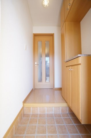 マルタニ・サニー・ハウスＢの玄関