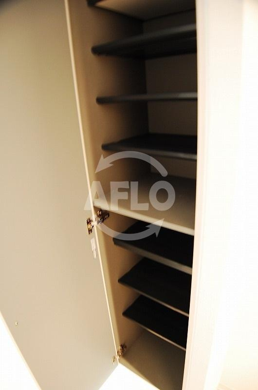 オリエンタル南堀江の玄関|オリエンタル南堀江　下駄箱