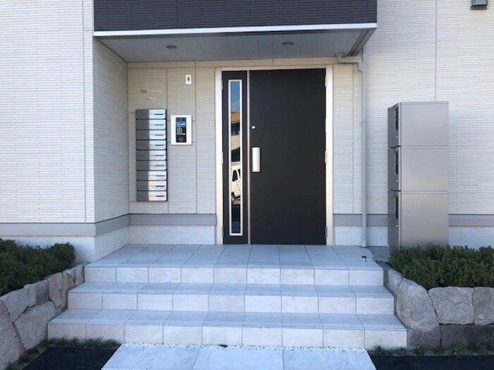 the Terrace 御井町のエントランス|建物の内部です