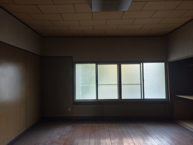 京都市中京区聚楽廻松下町中古戸建の洋室|明るい洋室です