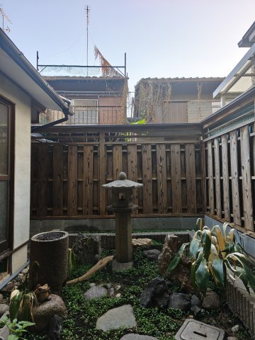 京都市中京区聚楽廻松下町中古戸建の庭|簡単な家庭菜園も楽しめるお庭です
