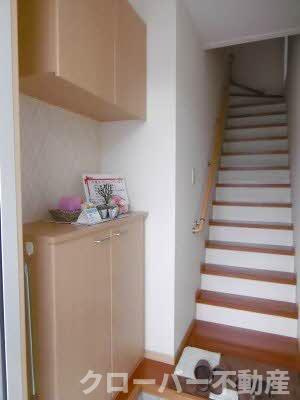 サニーベイル 2番館の玄関