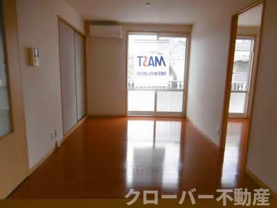 サニーベイル 2番館の居間・リビング