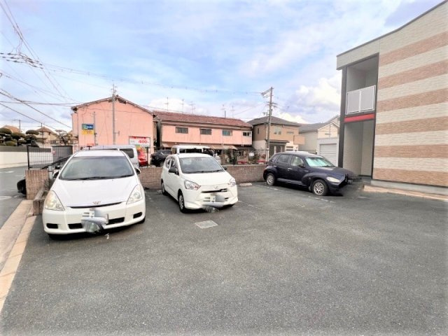 レオパレスANNEX ESTの駐車場