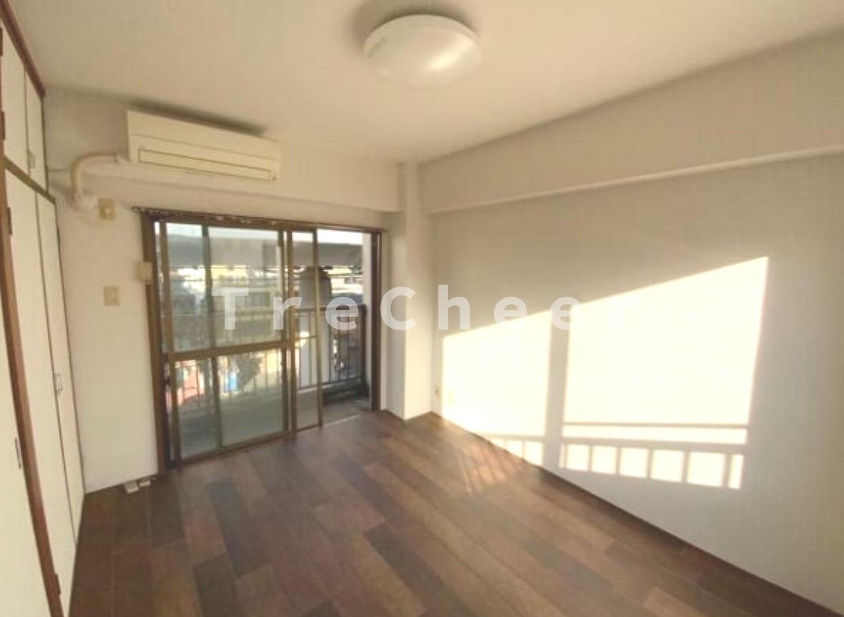 Y's泉町ビルの居間・リビング