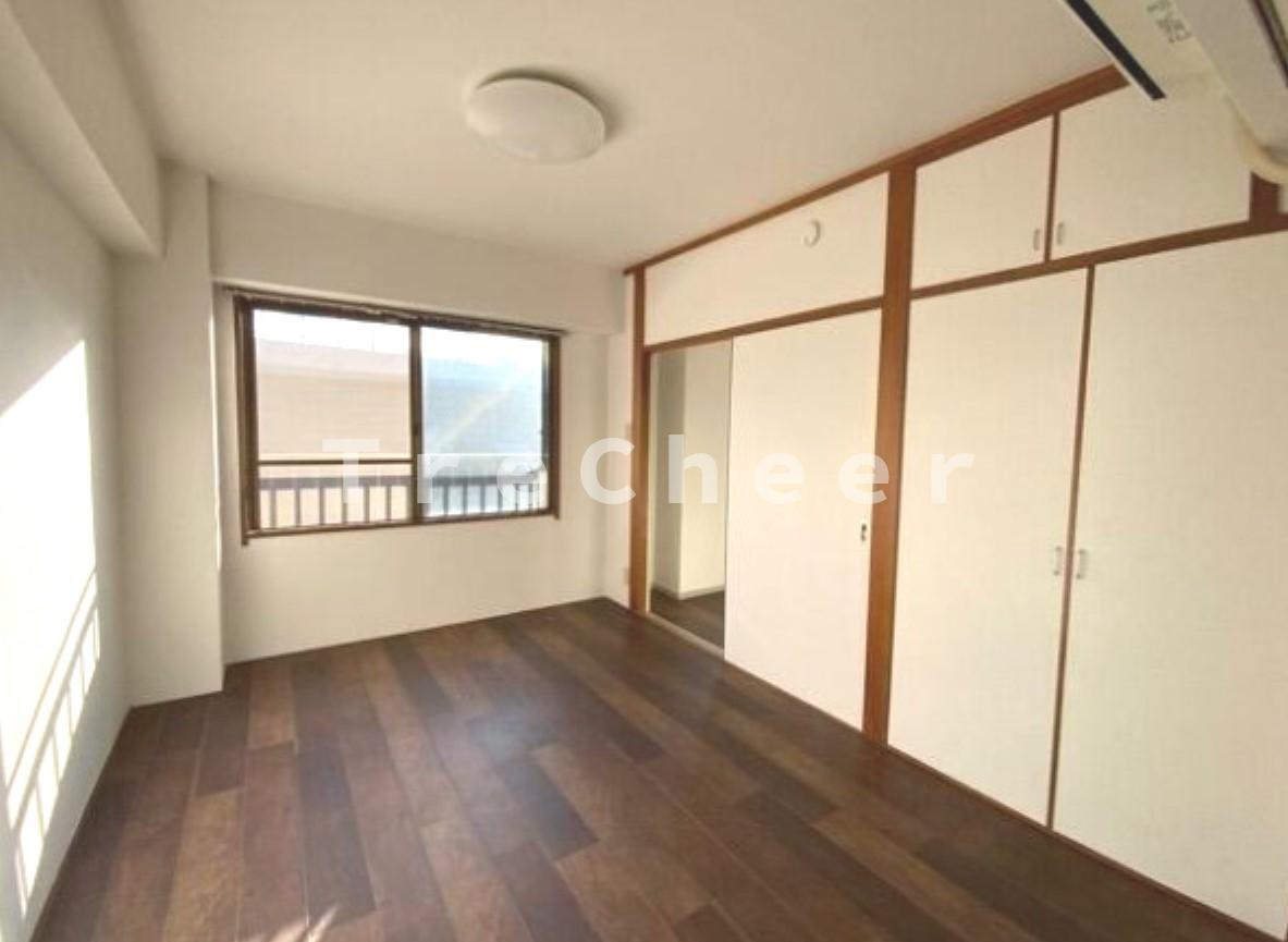 Y's泉町ビルの寝室