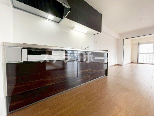 緑地東ロイヤルマンションのキッチン|コンパクトなキッチンで掃除もラクラク