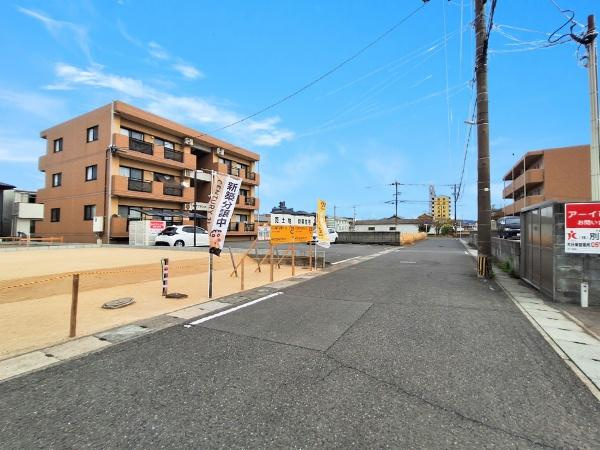 横田Ⅱ④　土地の前面道路含む現地写真|前面道路含む現地