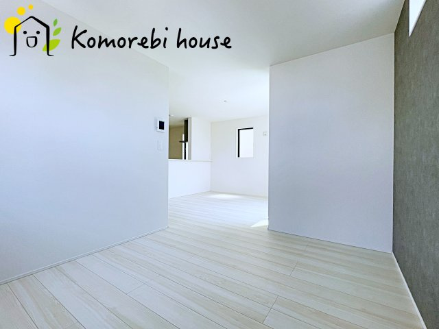 さいたま市指扇　20期　新築一戸建て　グラファーレ　01の居間・リビング|ゆったりとした居間です